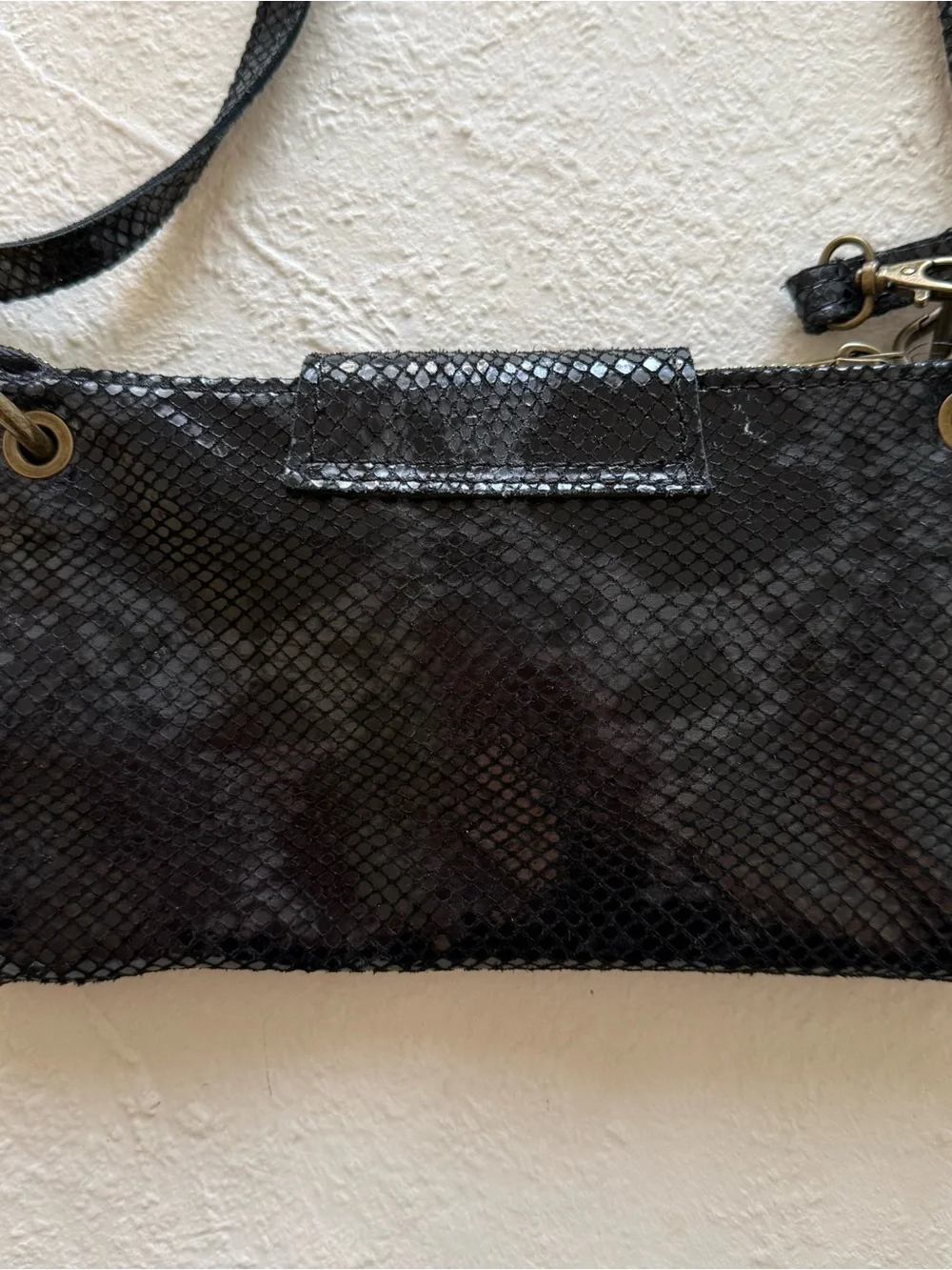 Bevini Modena Black Leather Snake Print Crossbody Wristlet Bag